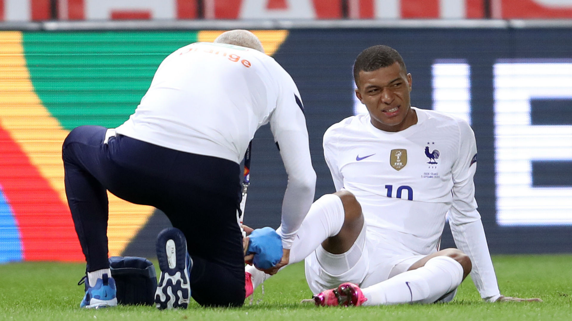 France Danemark : Kylian Mbappé sort sur blessure