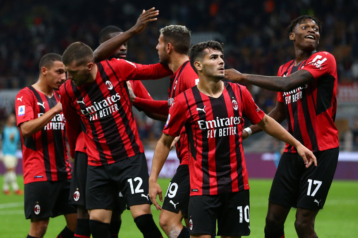 AC Milan: Le maillot domicile pour la saison 2022-23 a fuité (photos)