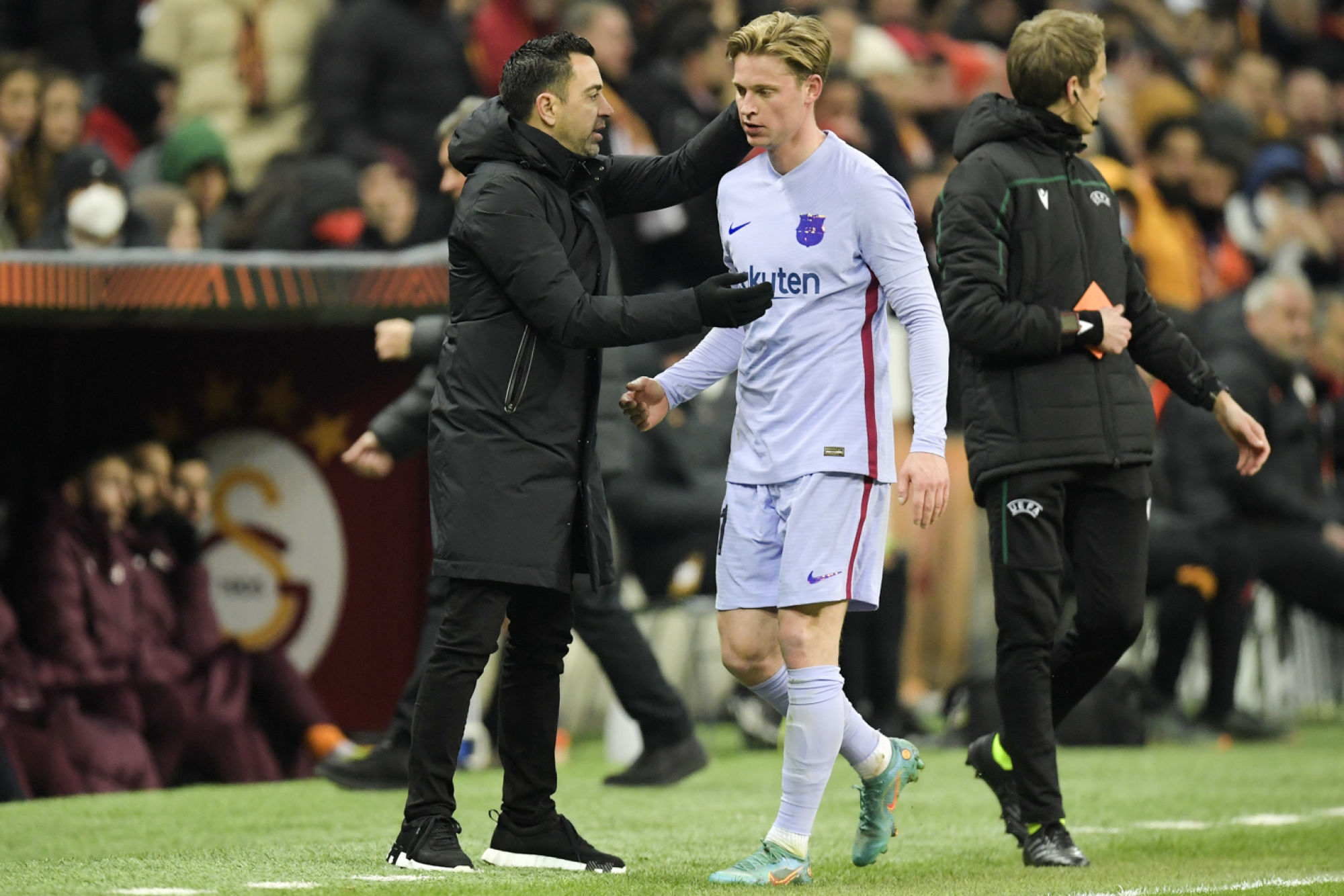 Xavi pose une condition pour vendre Frenkie de Jong