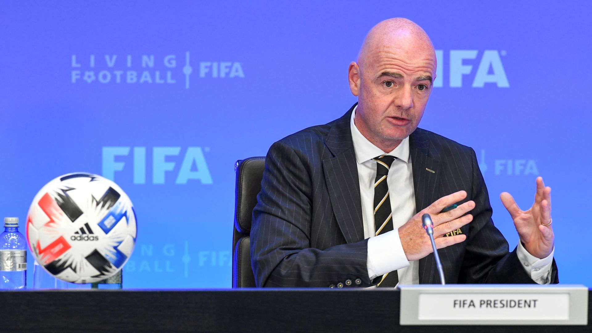 Mains, hors-jeu, penalty… la FIFA apporte 5 grandes modifications dans les règles du football