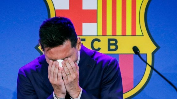 « Je pensais que c’était une blague », Agüero revient sur le départ de Messi du Barça