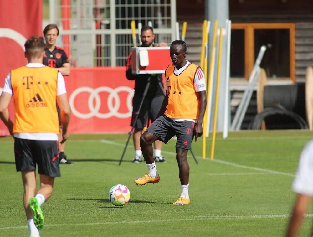 VIDEO: A l’entraînement avec le Bayern ce vendredi, Sadio Mané a failli marqué un très joli but