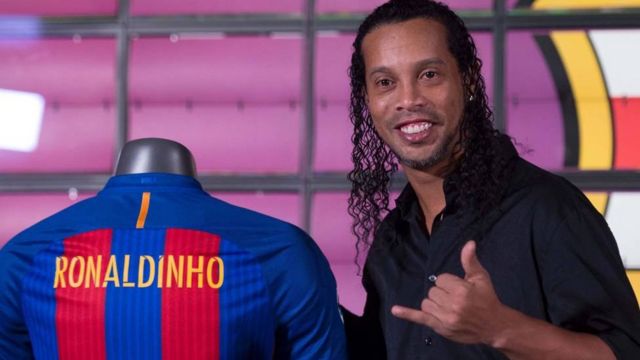 Ronaldinho snobe Vinicius, Mbappé, Haaland et révèle le futur meilleur joueur