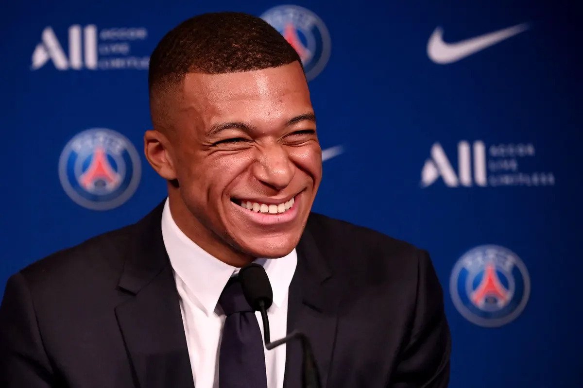 Après Mbappé, le PSG annonce une autre prolongation ! (OFFICIEL)