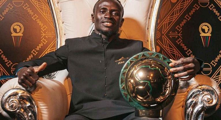 CAF Awards 2022 : La réaction à chaud de Mané après son trophée de Joueur de l’année