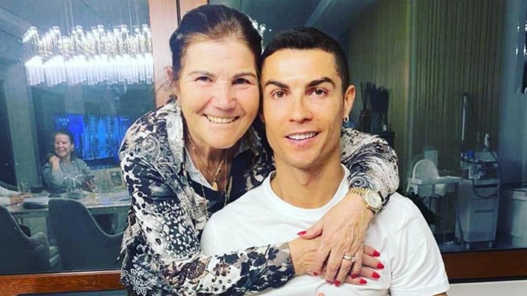 Ronaldo décidé à quitter Man Utd. Sa mère réagit sur Instagram