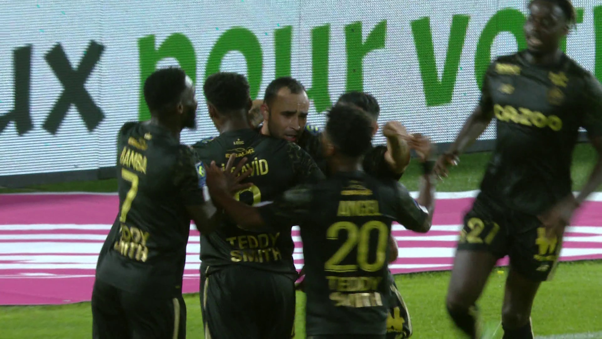 Ismaily égalise, Lille recolle Nantes au score (Vidéo)