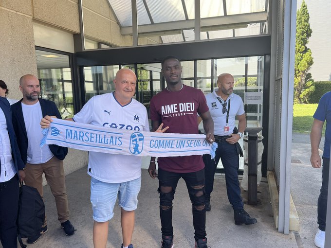 Eric Bailly est déjà à Marseille pour signer son contrat (Photo)