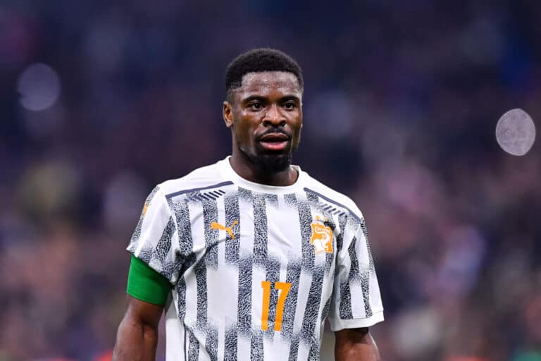 OFFICIEL : Serge Aurier signe son retour en Premier League