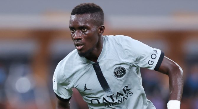 Poussé vers la sortie au PSG, Idrissa Gueye envoie un message classe aux Parisiens