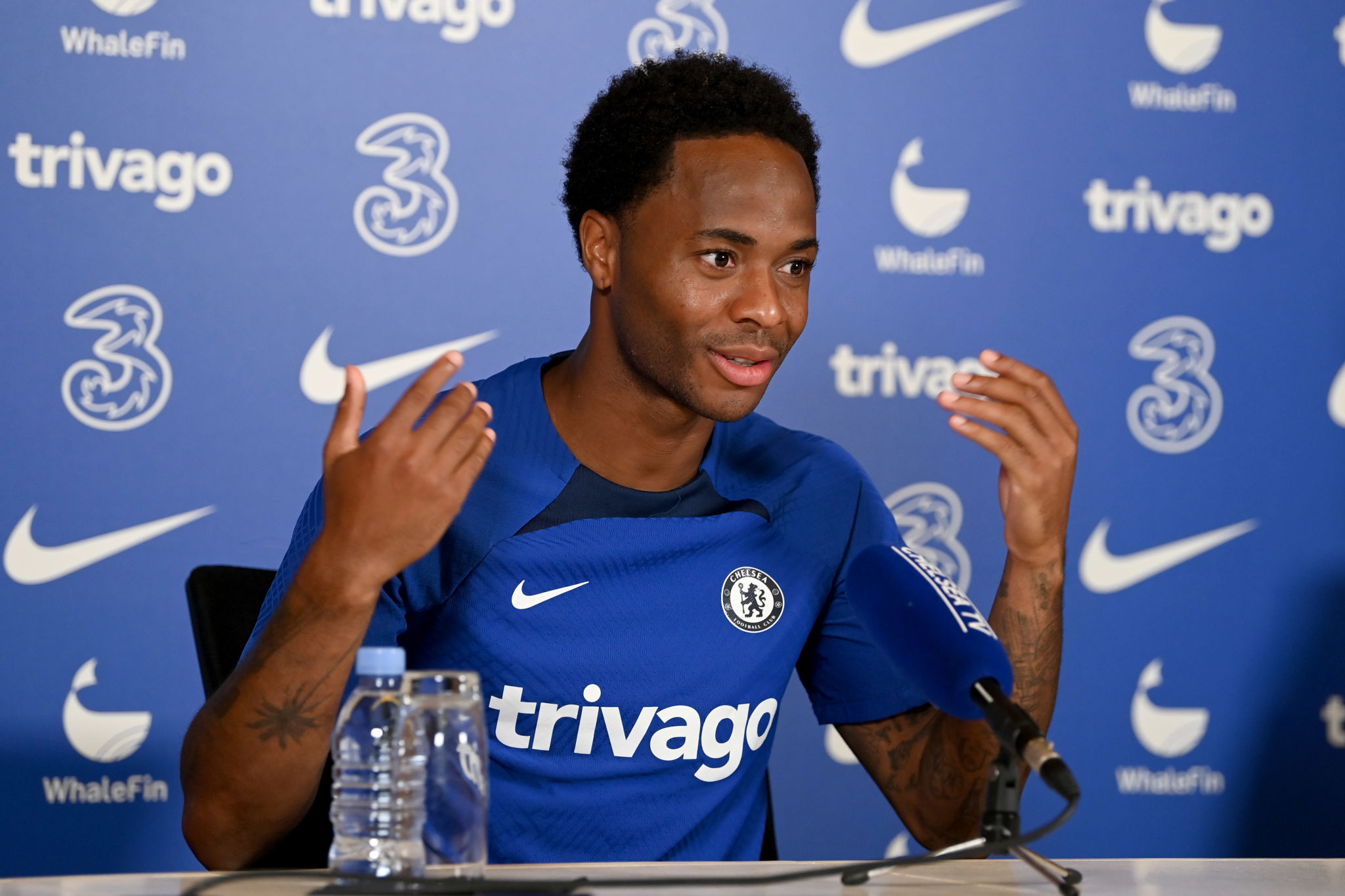 «Je ne pouvais pas accepter ça », Sterling parle enfin et explique son départ de Man City