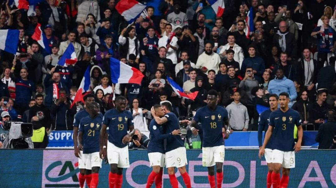 Les Français s’attaquent à un titulaire de l’EDF: « Est-ce que Deschamps regarde les matches? »