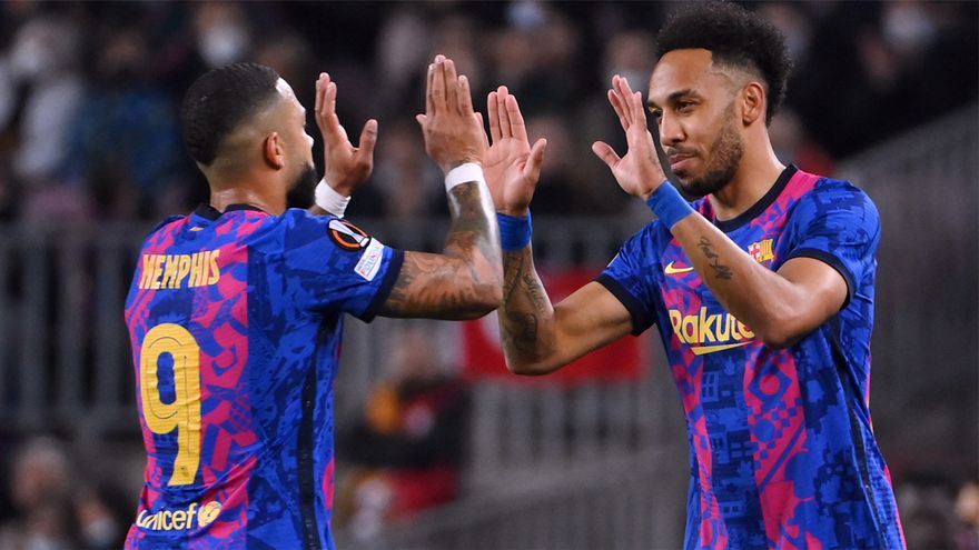 Qui partira entre Aubameyang et Depay ? Le Barça a décidé