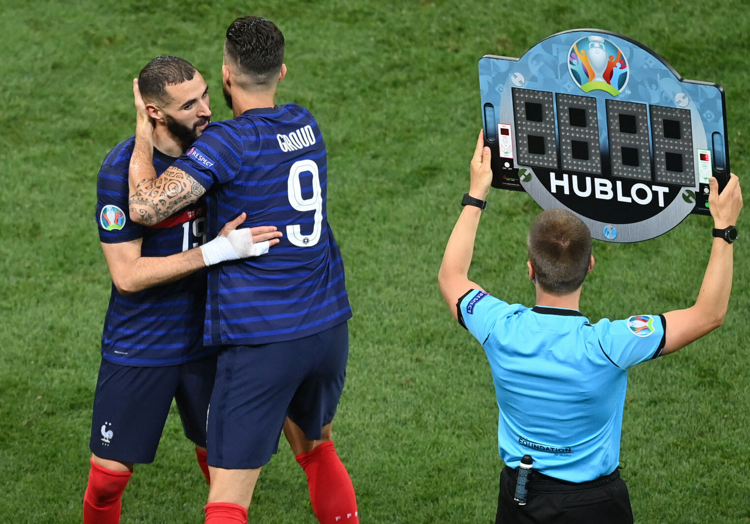 karim benzema et olivier giroud lors du huitiemes de finale du dernier euro face a la suisse 3 3 5 t a b a 4 photo afp daniel mihailescu 1647724167