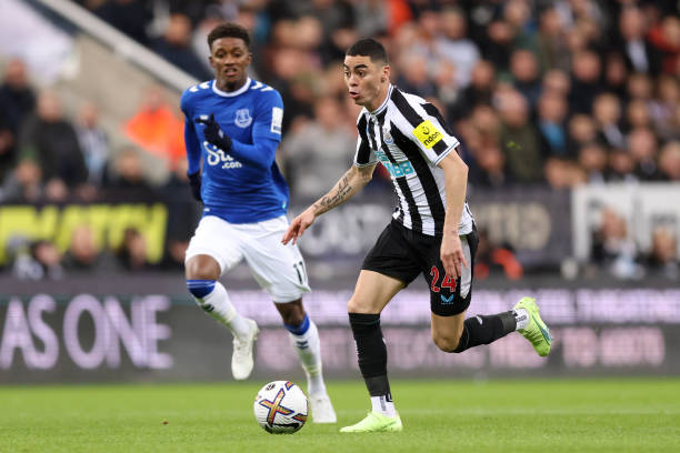 Lumineuse frappe d’Almirón qui ouvre le score pour Newcastle contre Everton (VIDÉO)