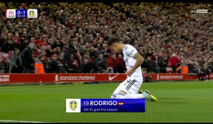 Erreur monumentale de la défense, Rodrigo surprend tout un Anfield bouillant (VIDÉO)