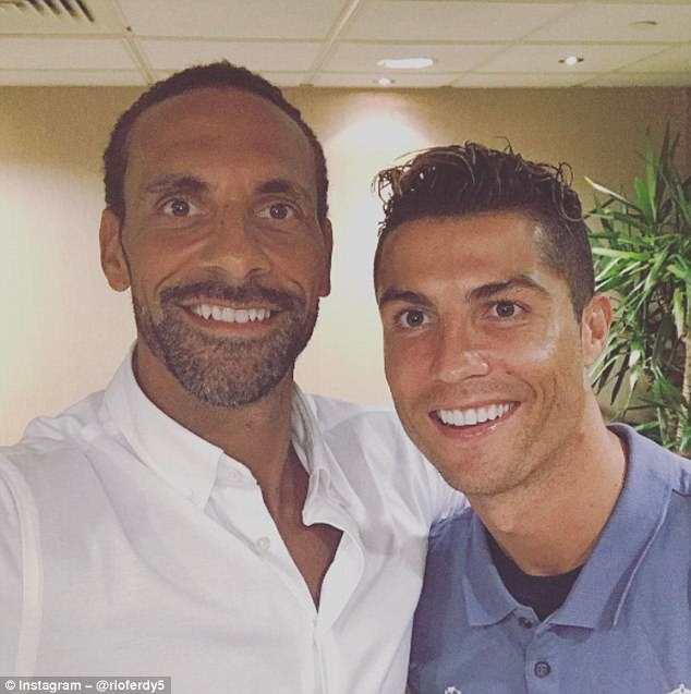 Rio Ferdinand menace et fait une révélation sur Ronaldo : «Ce qu’il m’a dit quand il ne marquait pas»