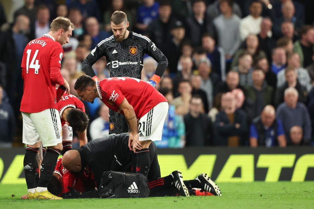 Chelsea – Man Utd : Coup dur, Raphaël Varane sort sur blessure les larmes aux yeux