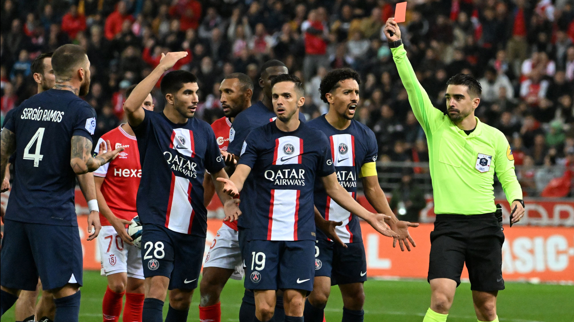 « Il ne rempli pas son rôle mais ne fait que crier sur les arbitres », les fans fustigent un joueur du PSG, ce n’est pas Ramos