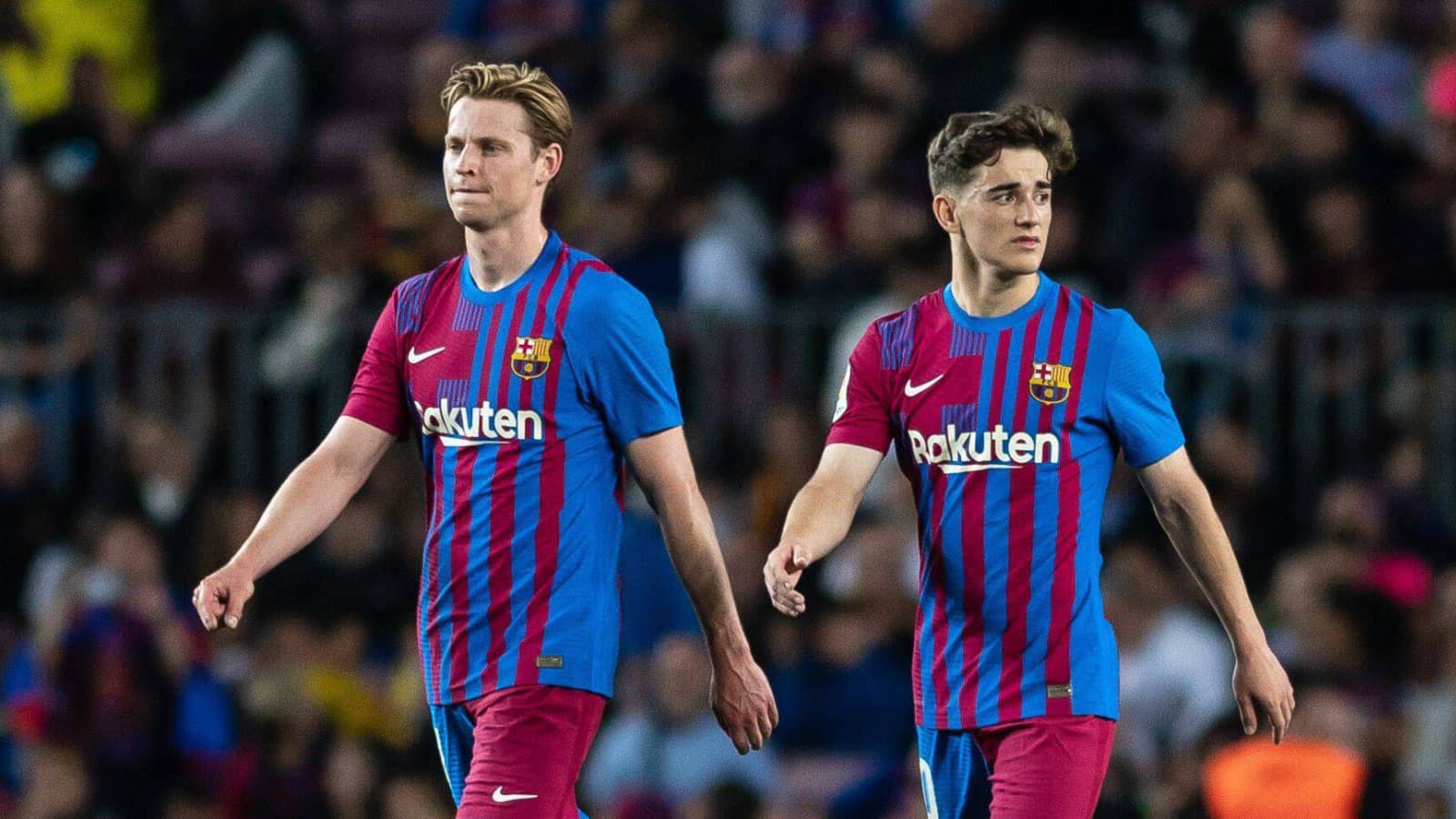 barcelona midfielders frenkie de jong and gavi