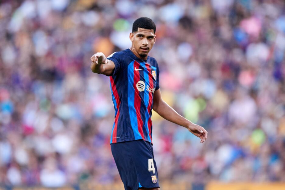 Il Faut Se Méfier Des Hommes Nus Ronald Araujo prévient ses coéquipiers pour ce joueur du Real, "Il faut