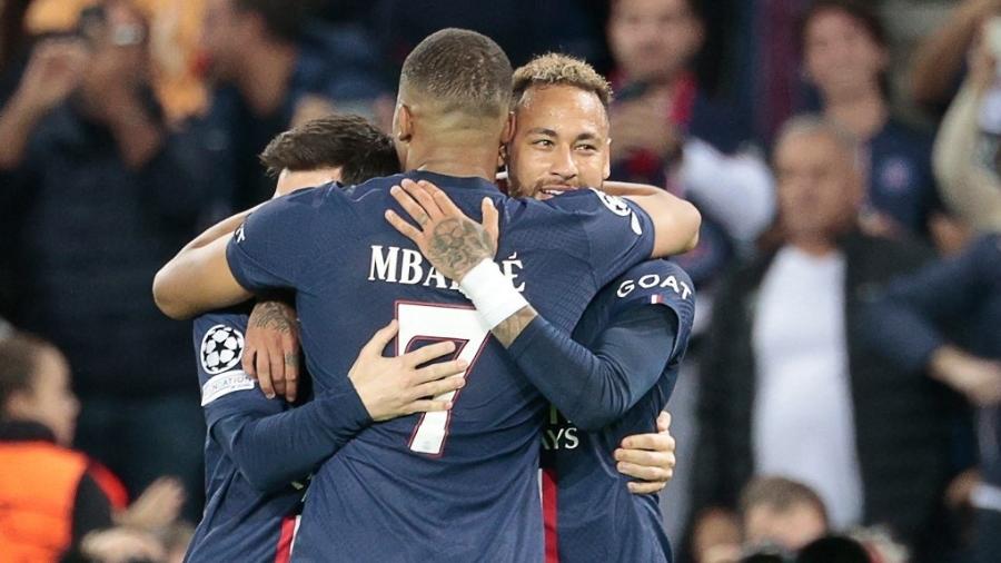 messi neymar e mbappe comemoram gol do psg contra o maccabi haifa pela champions