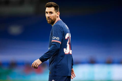 psg lionel messi pousse dans les bras du barca icon ra 090322 029 337479