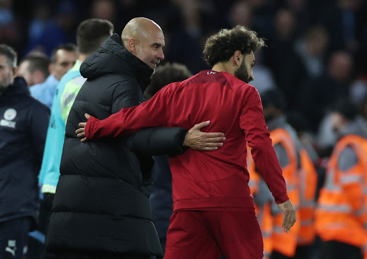 Pep Guardiola a une petite discussion avec Salah après le match