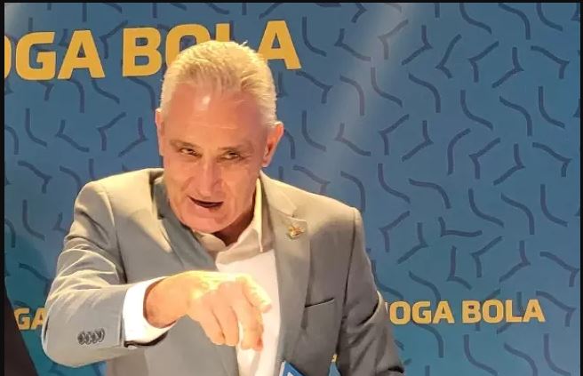 Tite s’en prend à une journaliste qui ne comprend pas la convocation d’une star : « Arrête !»