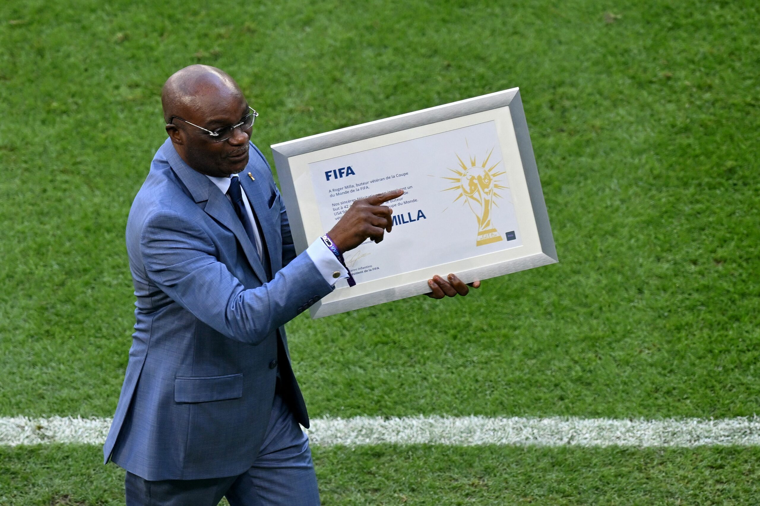 Mondial 2022 : La FIFA récompense Roger Milla avant Suisse-Cameroun