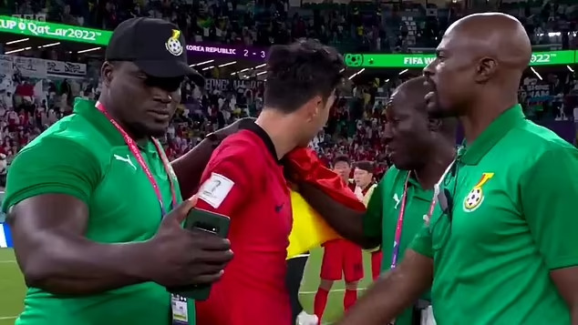 La réaction du staff du Ghana face aux larmes de Son amuse la toile : «C’est trop ! »
