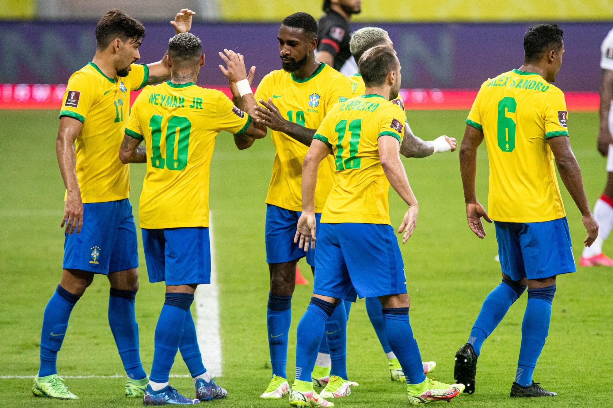 Touché à la hanche, un cadre du Brésil forfait contre le Cameroun