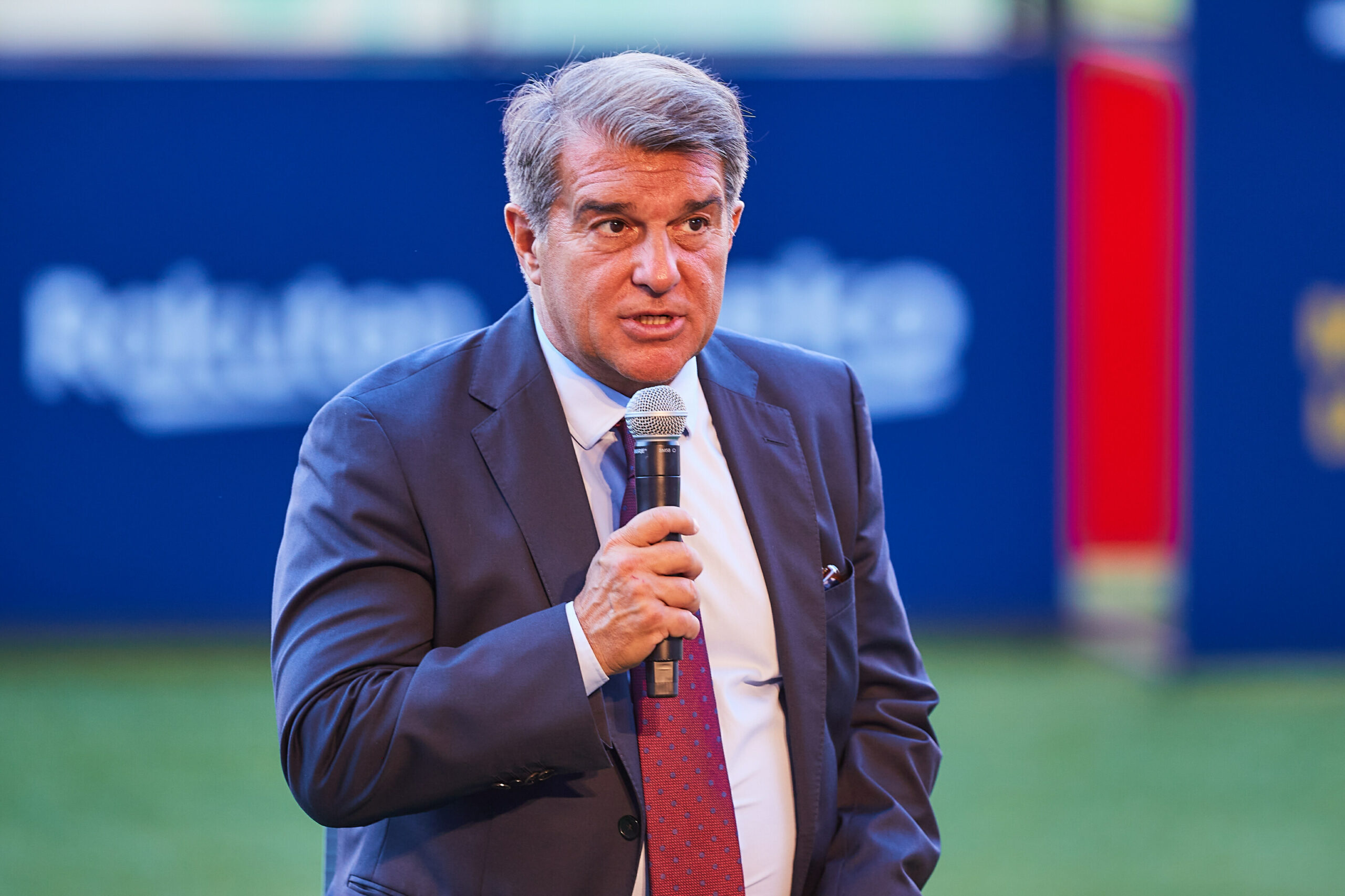 Le Barça en grande difficulté économique, Joan Laporta titille l’UEFA