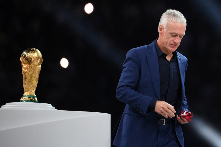 1561866 didier deschamps apres la defaite des bleus 1