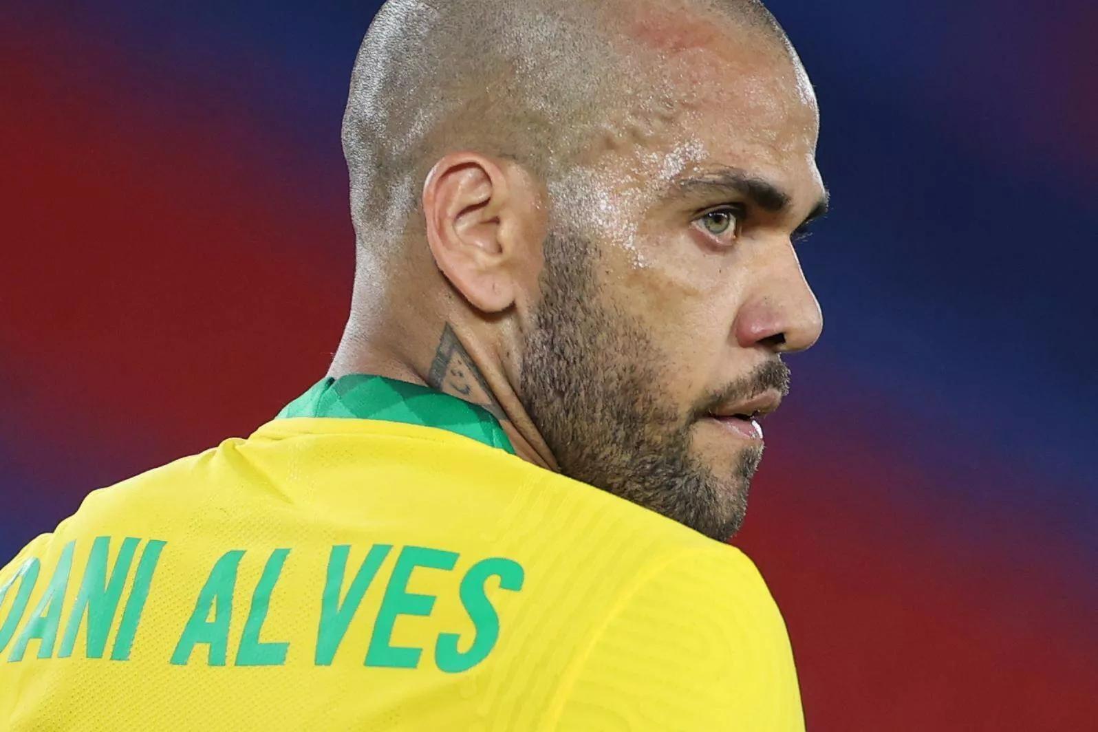 210807 YOKOHAMA Aug 7 2021 Dani Alves of Brazil reacts during the men s football final between Brazil and Sp