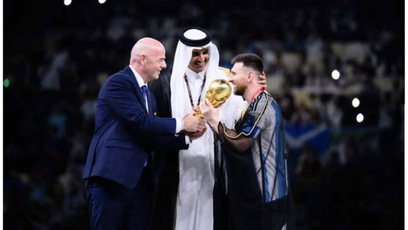 « C’est dommage » : Lineker critique la FIFA pour avoir permis à Messi de porter du bisht lors de la présentation de la Coupe du monde