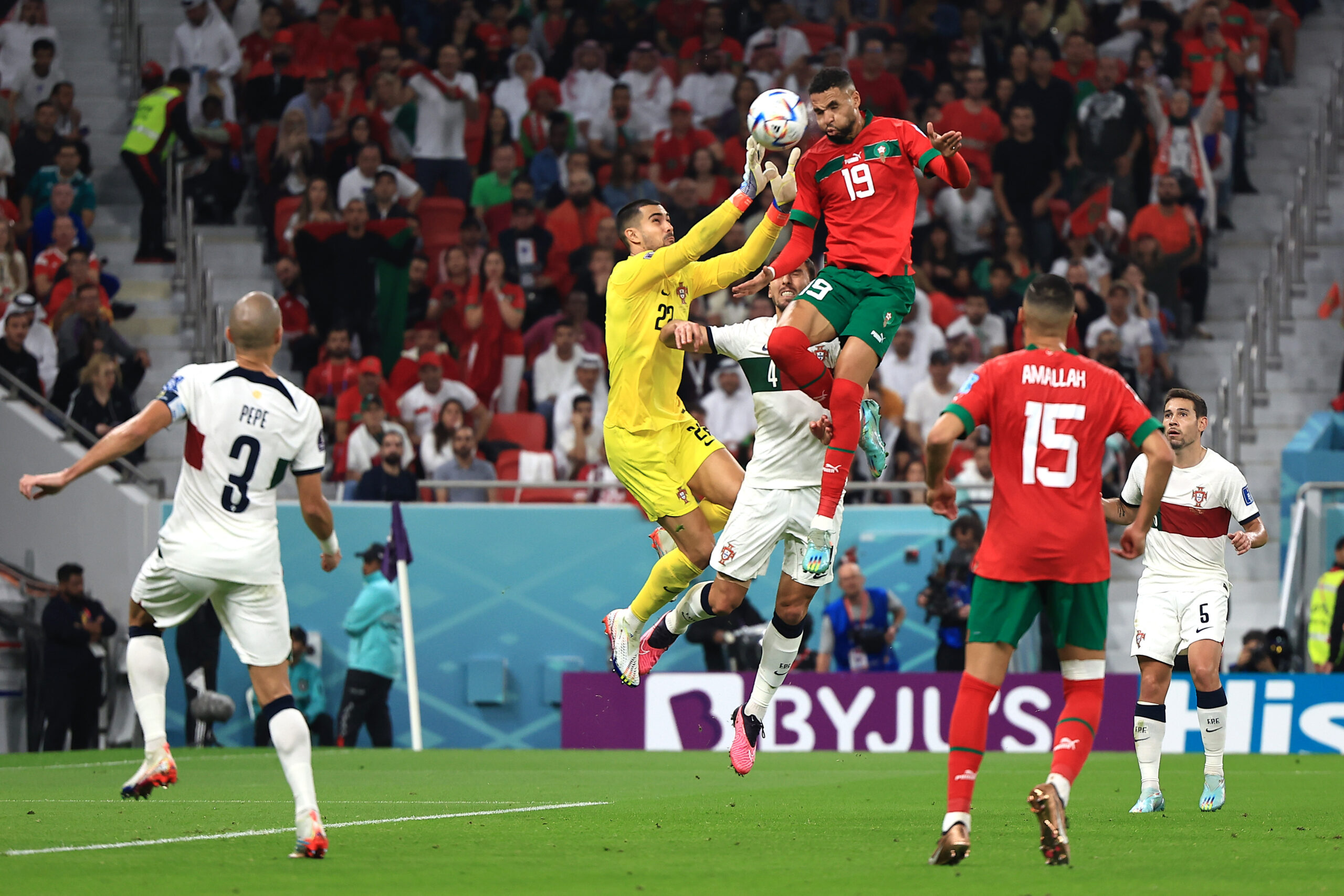 Le Maroc écrit l’histoire en Coupe du monde et envoie l’Afrique en demi-finale