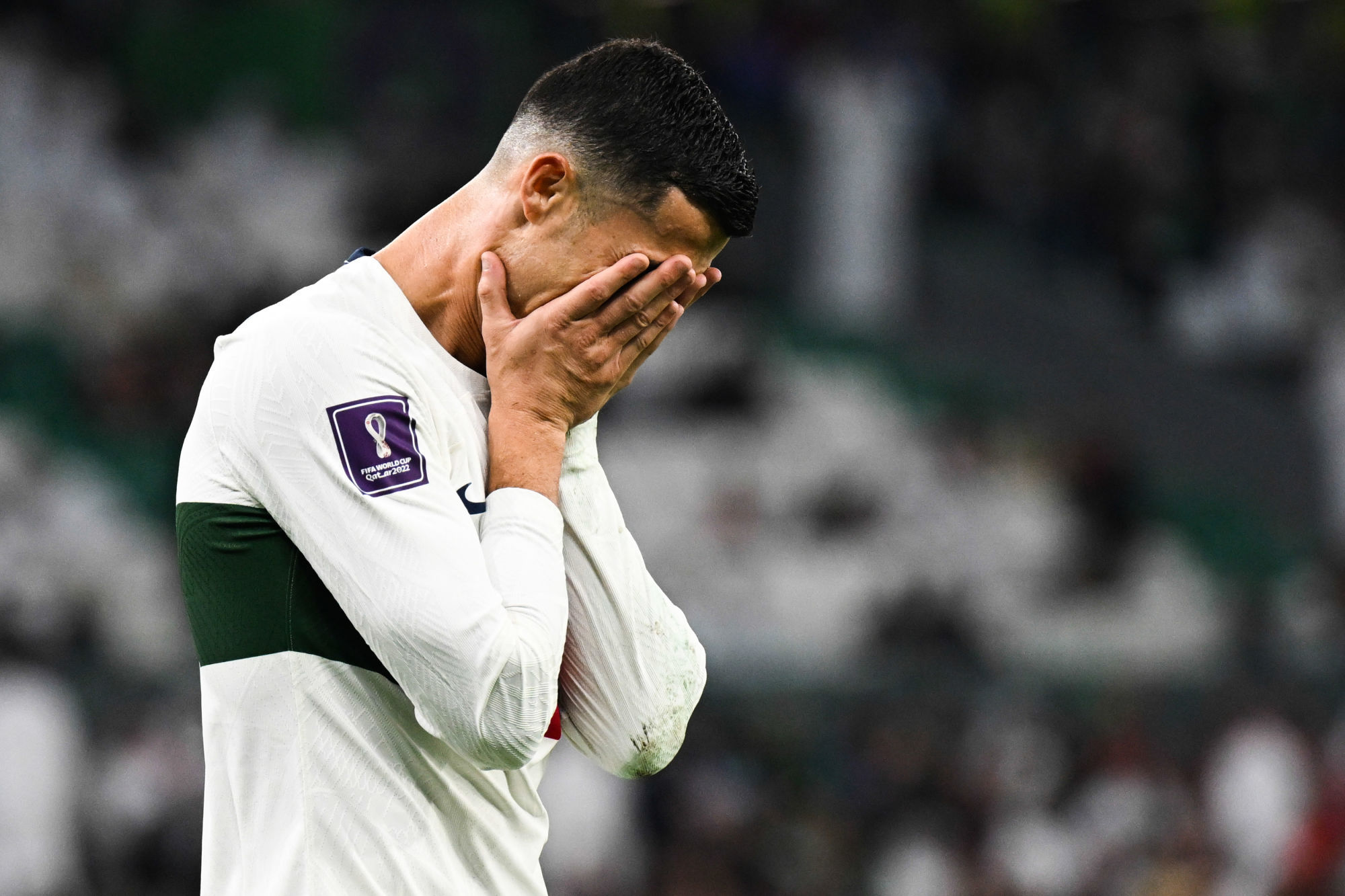 Un fan « agresse » Ronaldo pendant Maroc -Portugal, la sécurité a dû intervenir