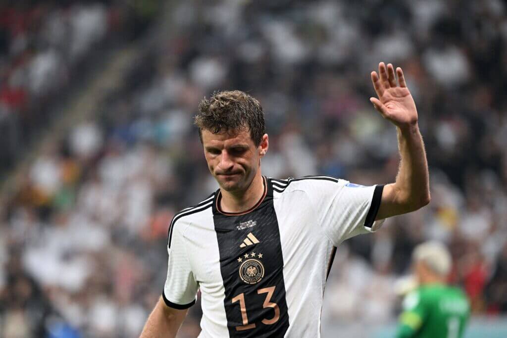 « Au revoir pour de bon », une compilation des réactions montre combien de fois les fans détestent Thomas Müller