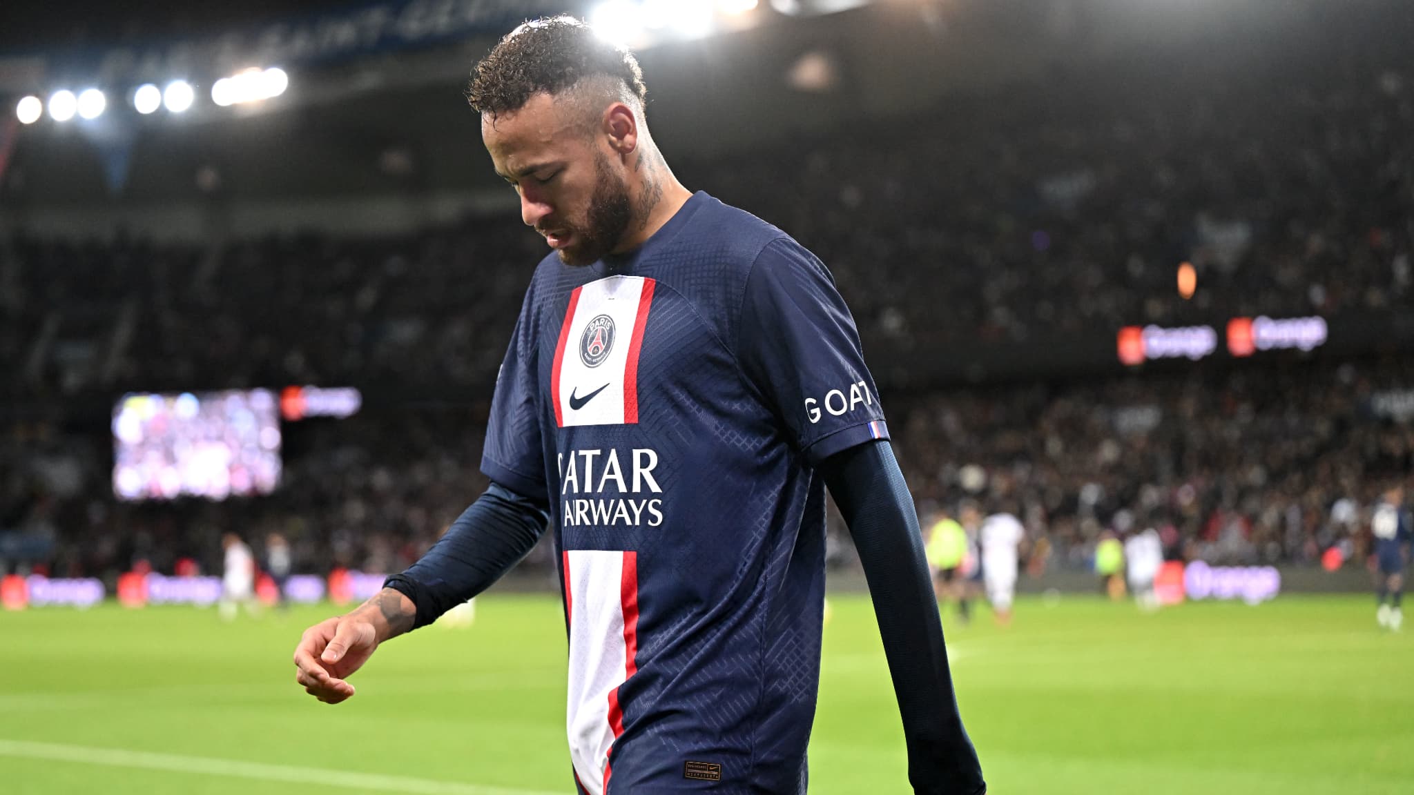 Neymar tete basse lors de PSG Strasbourg en decembre 2022 1547742