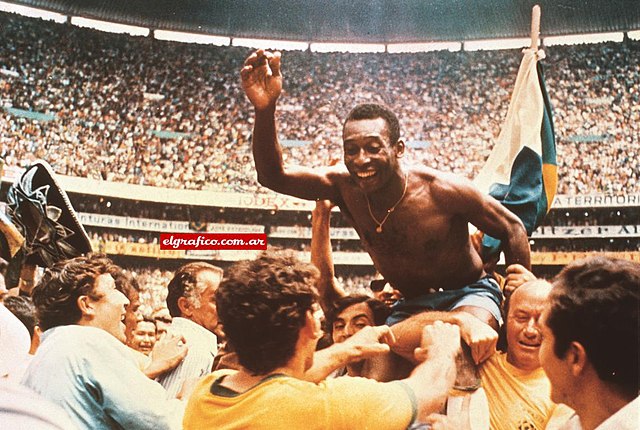 Pele celebrating 1970