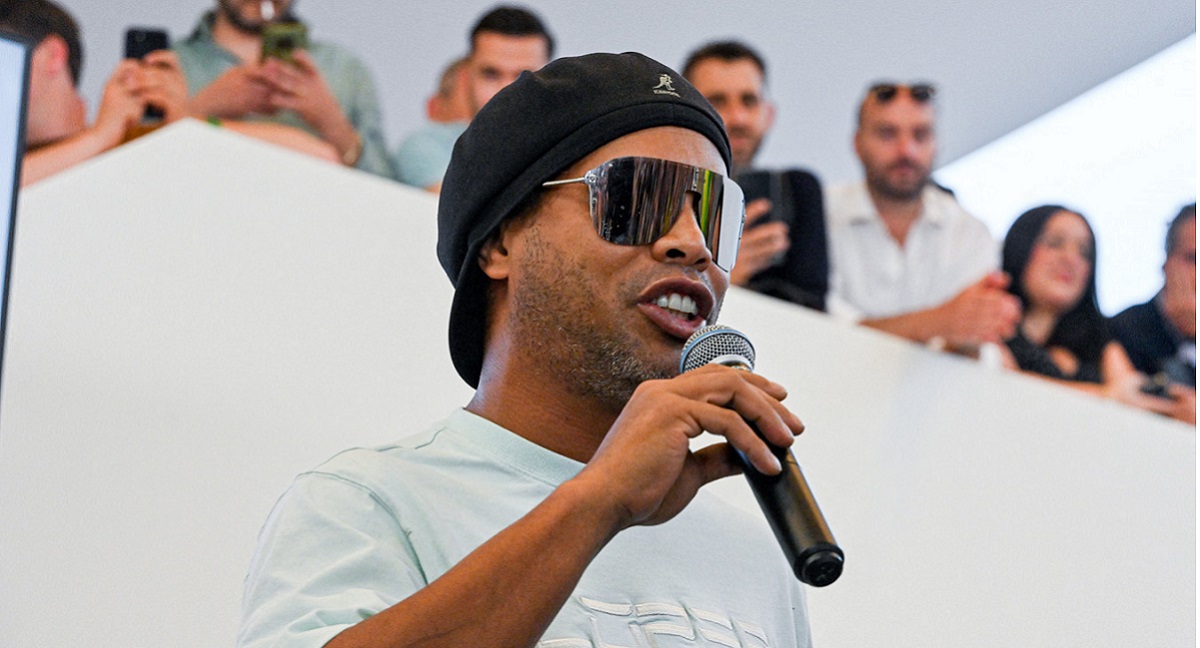Ronaldinho ne s’en cache pas : « Nous, les Brésiliens, adorons le voir jouer »