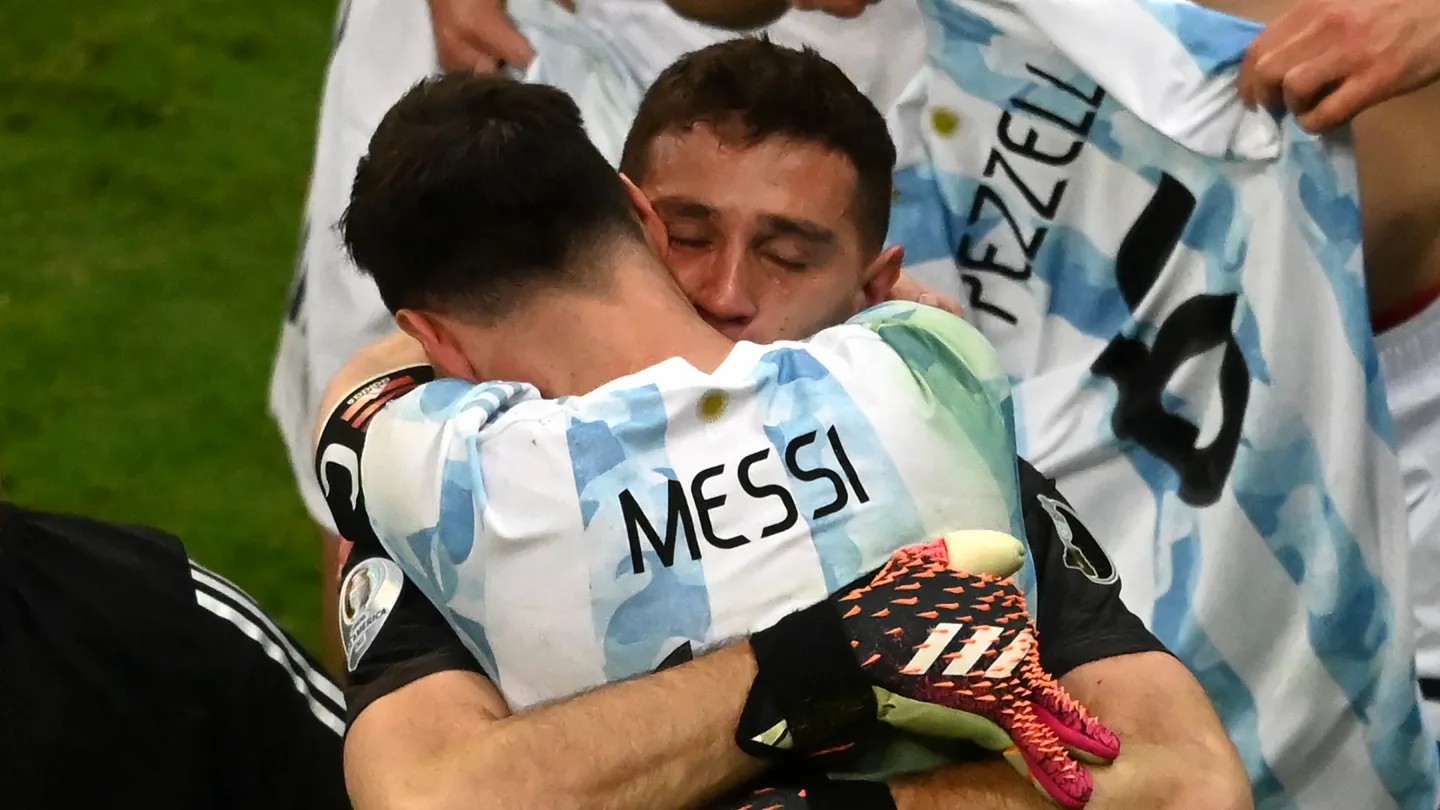Emiliano Martinez sur Lionel Messi: « On lui a donné la Copa America, la Finalissima et la Coupe du monde »