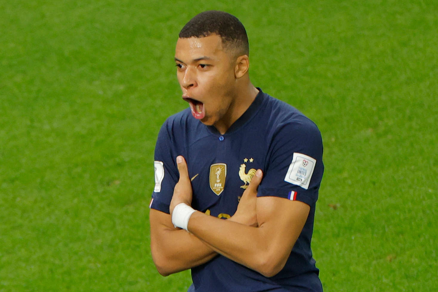 Mbappé véritable patron en équipe de France, ce geste exceptionnel à la mi-temps face à l’Argentine 