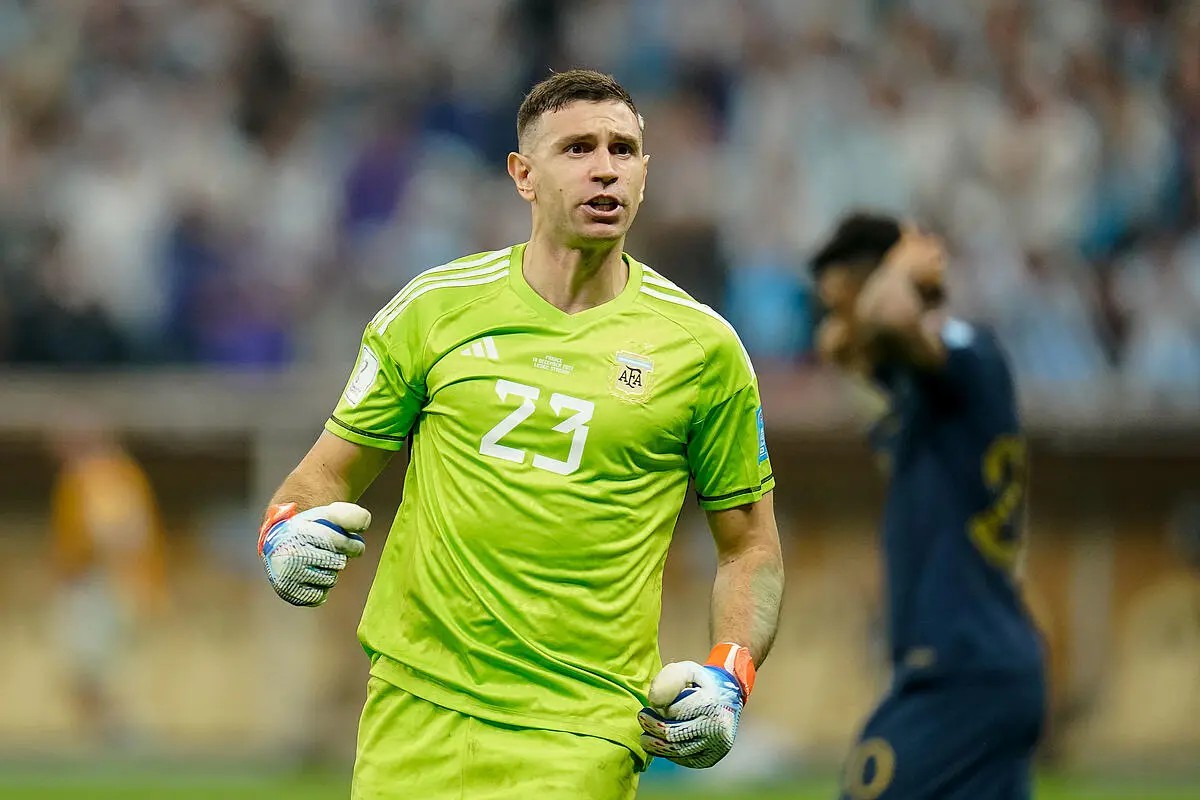 Une action d’Emiliano Martinez lors de la finale de la CDM crée la polémique : « Il aurait dû être expulsé »