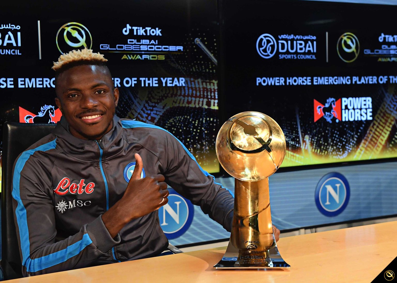 Osimhen reçoit le prix du joueur émergent de l’année de Globe Soccer