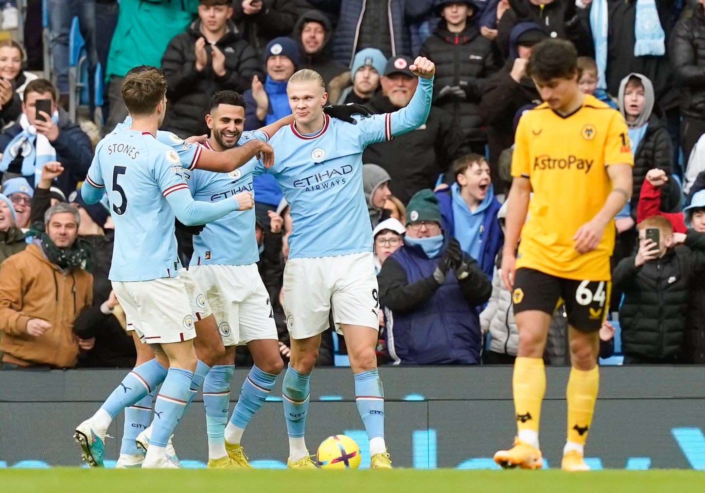 PL : Manchester City étrille Wolverhampton et revient à deux points d’Arsenal