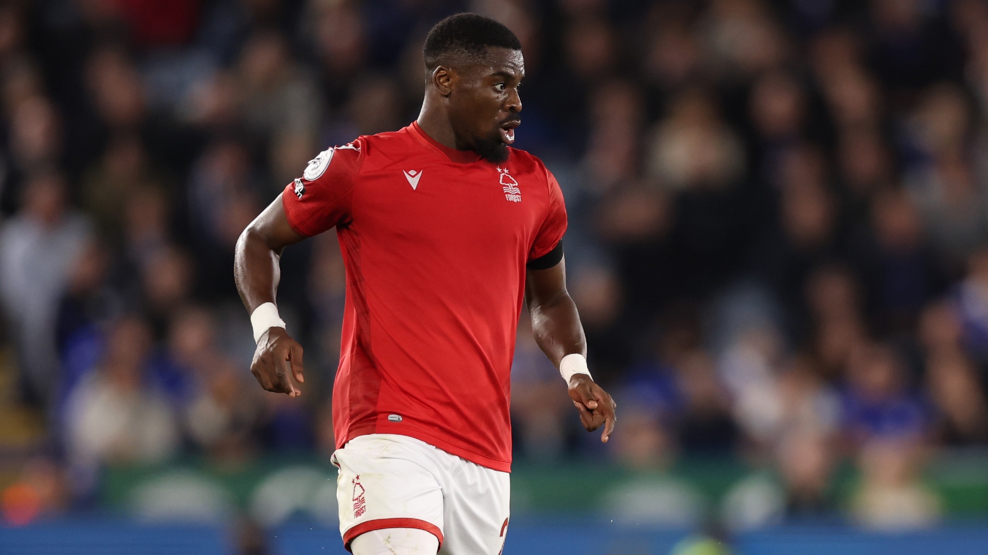 OFFICIEL : Serge Aurier signe un nouveau contrat avec Nottingham Forest