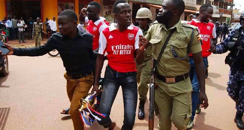 Des fans d’Arsenal arrêtés en Ouganda pour avoir célébré la victoire, les explications de la Police