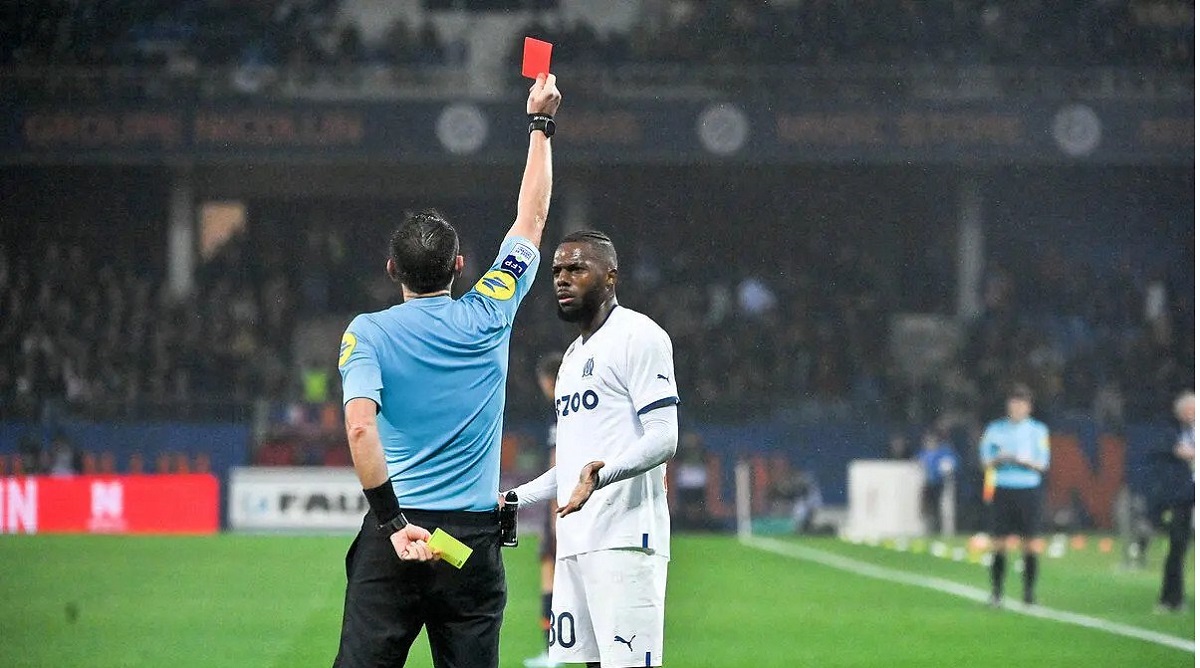 Officiel : Nuno Tavares écope d’une lourde suspension après le rouge contre Montpellier